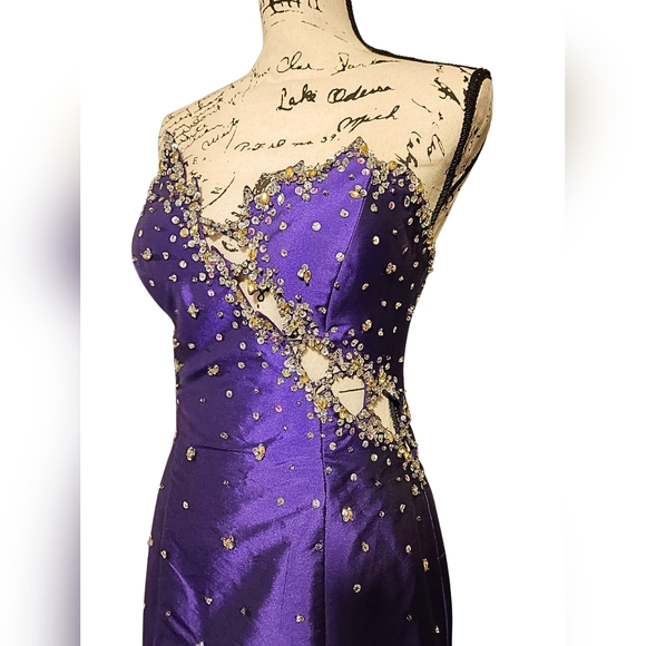 Zum Zum by Niki Livas Elegant Purple Embellished Prom Dress - Picture 9 of 16